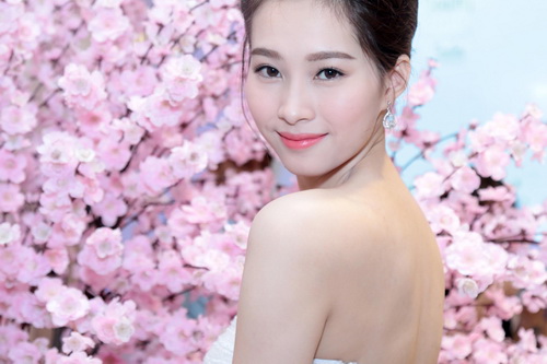 Đặng Thu Thảo ghi điểm đối với công chúng không chỉ bởi vẻ đẹp khiến