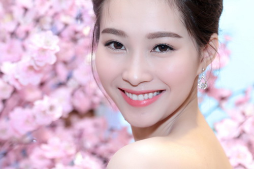 Cô rất đắt show quảng cáo và trở thành gương mặt đại diện cho nhiều thương hiệu với giá cát-sê