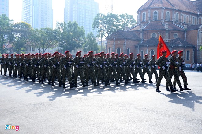 Khối bộ đội đặc công đánh biển.