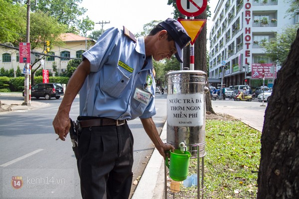 Giờ đây trên khắp các con đường chính ở Sài Gòn, mọi người có thể dễ dàng bắt gặp những bình 