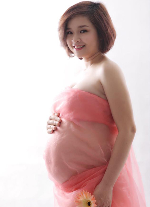 Chị Hiền cho biết chị không hề bị rạn da hay nám sạm da như nhiều mẹ bầu khác.