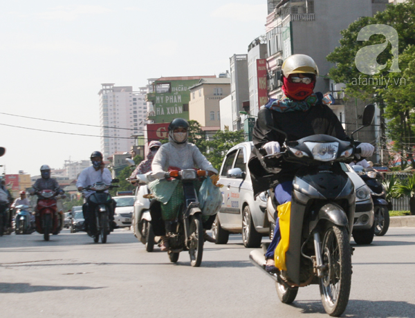 Thực tế đã có nhiều vụ va chạm chỉ vì chị em quá cầu kỳ trong việc mặc trang phục chống nắng.
