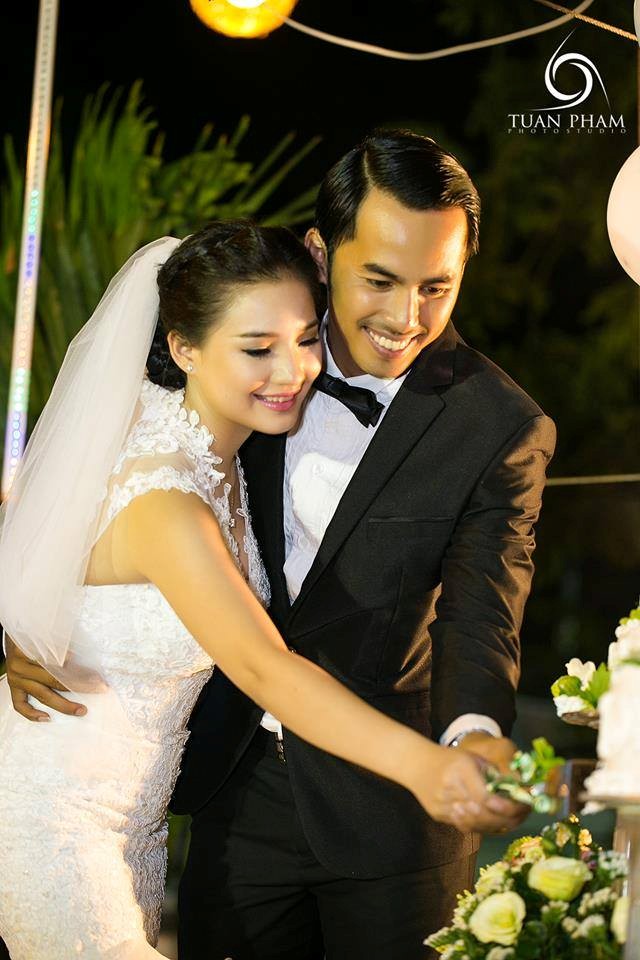 "Dù cuộc sống của gia đình nhỏ của vợ chồng mình bắt đầu không như anh và em mong đợi nhưng anh tin khi vượt qua thời gian khó khăn này thì vợ chồng mình sẽ hạnh phúc bên nhau mãi mãi. Cố lên em nhé! Anh cũng đang cố gắng từng ngày để sớm bình phục, lo cho em và con" - anh động viên vợ khi nằm trên giường bệnh.