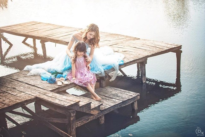 Mẹ Trần Thu Huyền và bé Dương Hải Vy (4 tuổi, mang hai dòng máu Việt - Trung) là nhân vật chính của bộ ảnh