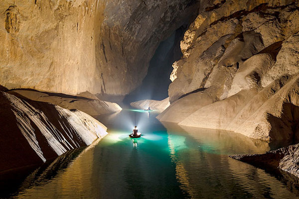 Dòng suối ở cuối hang Sơn Đoòng.