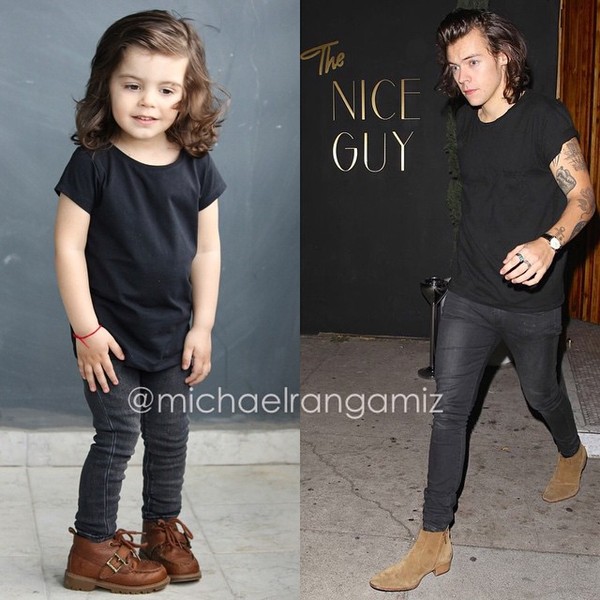 Michael trong set đồ casual T-shirt đen, skinny jeans và boots màu nâu gần như giống hệt Harry Styles.