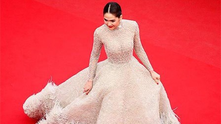 Mỹ nhân Thái Lan diện đầm cưới trên thảm đỏ Cannes