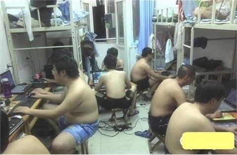 Trò lắm chiêu và thầy cao tay.