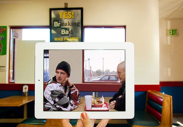 Bạn có thể để ý thấy tấm biển Breaking Bad được quay tại đây phía trong nhà hàng tại Twisters, Albuquerque, Mỹ.
