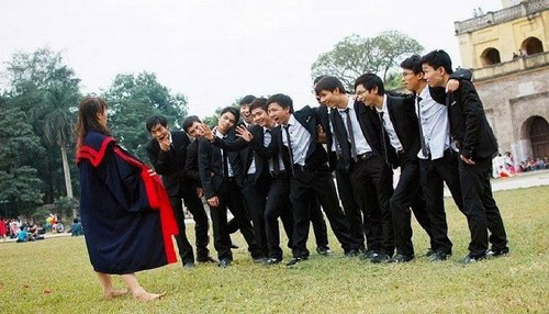 Không biết là đùa hay thật nhưng như này thì hơi quá