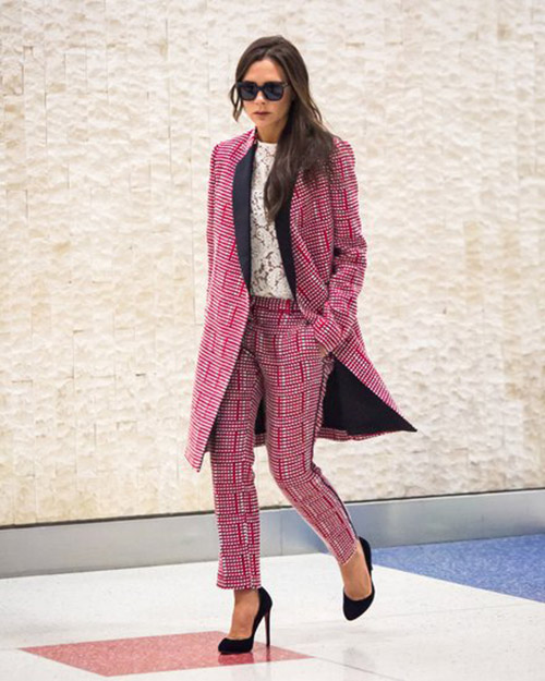 Victoria Beckham diện bộ đồ vải dạ trong mùa hè ở New York