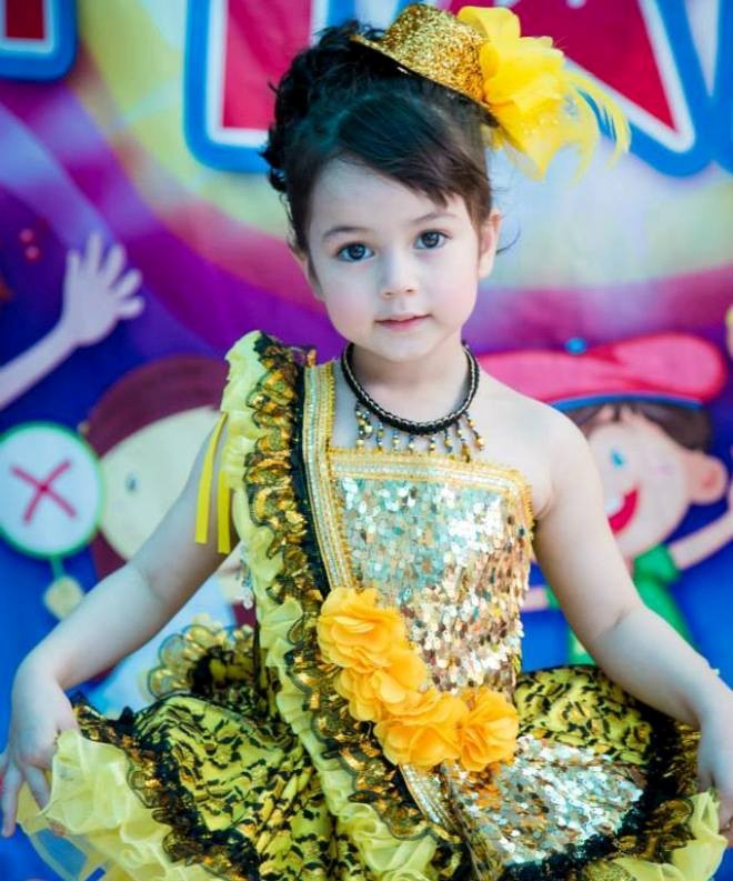 Theo Rocket News 24, Jenna Jirada Moran hiện là người mẫu nhí rất được yêu thích tại Thái Lan. Cô bé mang hai dòng máu Mỹ và Thái.