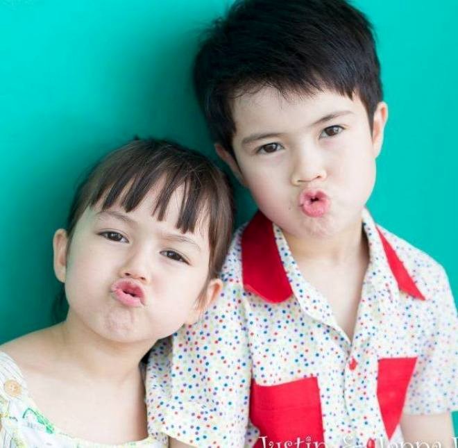 Mới 6 tuổi nhưng Jenna đã rất tự tin trước ống kính. Cô bé nhận được không ít lời mời quảng cáo cùng anh trai Justin của mình.