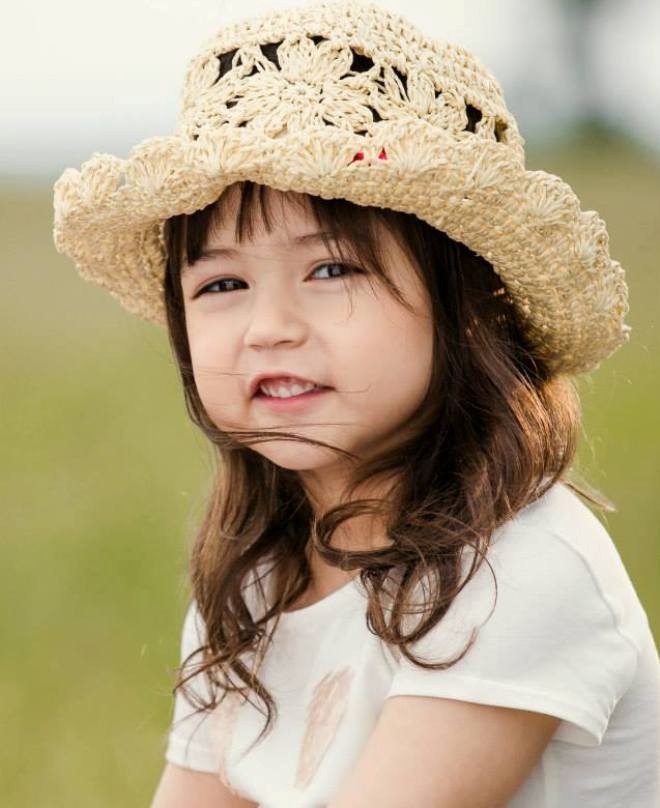 Nhóc tỳ này từng tham gia bộ phim Nước mắt hồng nhan được nhiều khán giả ở Thái Lan và một số nước Châu Á yêu thích.