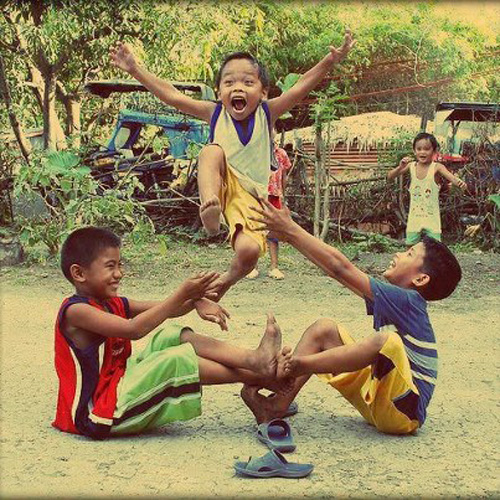 Chơi nhảy nụ, trò này cả con trai và con gái đều có thể chơi được 