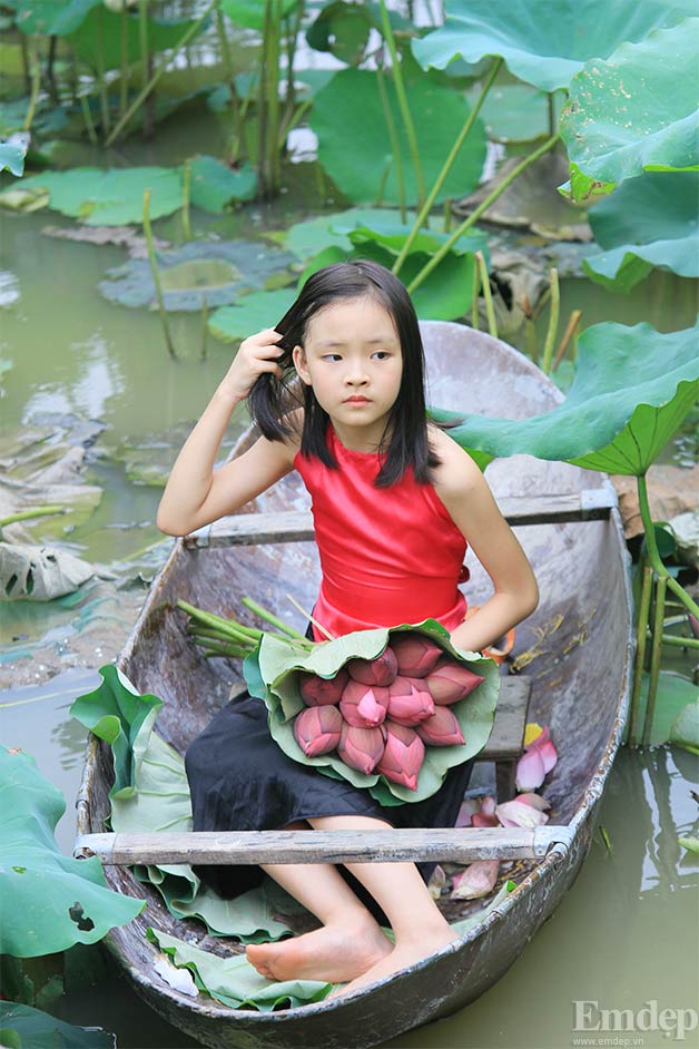 Đôi chút trầm ngâm, suy tư.