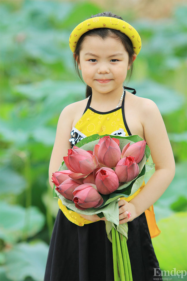 E ấp, dịu dàng như thiếu nữ.