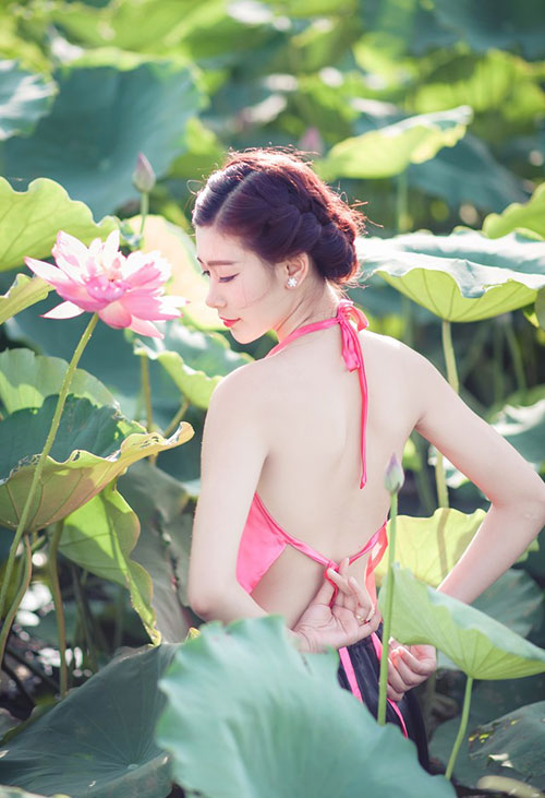 “Việc đứng trên sân khấu làm mình liên tưởng đến việc mình đang đứng giảng vậy, nên mình cảm thấy đây là cơ hội để mình có thể học hỏi và trưởng thành hơn, tránh bỡ ngỡ về sau khi đứng trên bục giảng,” 9x chia sẻ. 