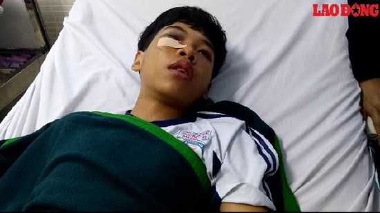 Học sinh lớp 9 bị bạn cùng trường đánh hội đồng sau buổi học cuối cùng