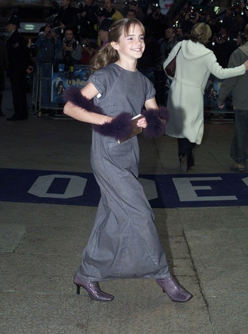 Emma Watson dù vẫn xinh đẹp trong lần đầu ra mắt nhưng vẫn "mất điểm" vì phong cách thời trang quá già so với lứa tuổi.