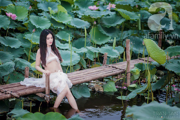 Dáng người thướt tha, gương mặt xinh xắn của Ngọc Sương khiến cư dân mạng chao đảo.