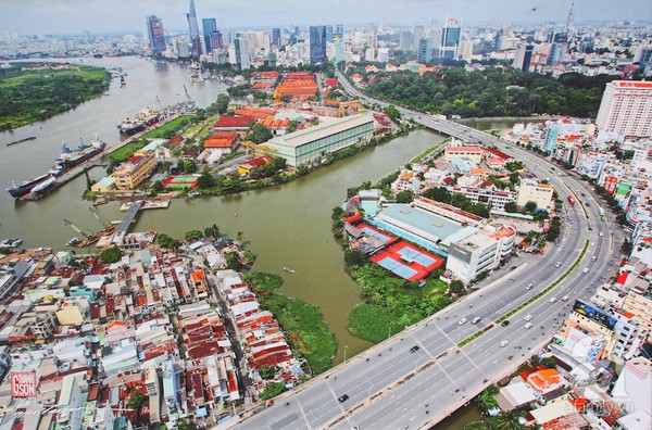 Khu vực đường Nguyễn Hữu Cảnh và nhà máy đóng tàu Ba Son, chạy dọc theo sông Sài Gòn.
