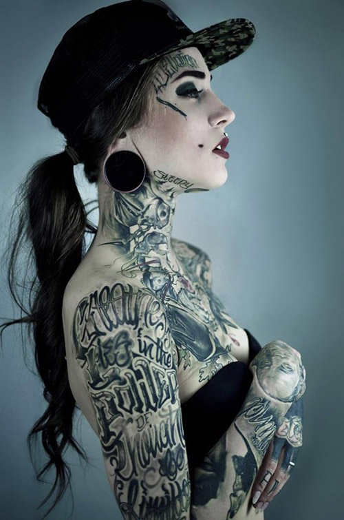 Monami Frost là một trong những người mẫu “chịu chơi” nhất cộng đồng xăm trổ.