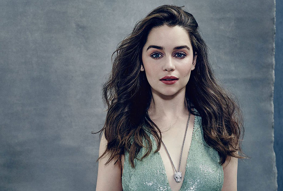 Emilia Clarke lọt top 99 phụ nữ được khao khát nhất thế giới 3 năm qua do độc giả trang Ask Men bình chọn. 