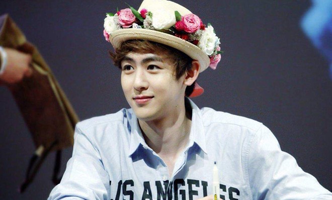 Nichkhun không chỉ có gương mặt baby, làn da trắng, đôi mắt cười mà anh chàng còn được ban cho chiếc mũi cao vút.