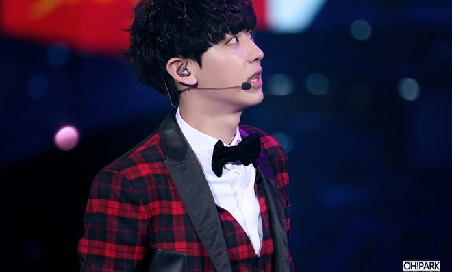 Trong khi đó, thành viên Chanyeol cũng nhận được nhiều lời khen ngợi với chiếc mũi đẹp hơn cả phẫu thuật thẩm mỹ.