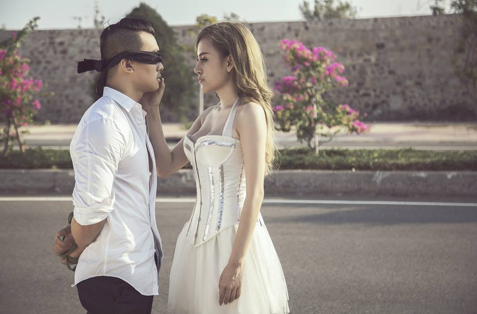 Là một sản phẩm âm nhạc được đầu tư công phu, chuyên nghiệp, MV “Giá Như” được kì vọng là một sản phẩm hot trong năm nay và là một bước ngoặt lớn khi trở lại làng giải trí của cô gái tai tiếng này.