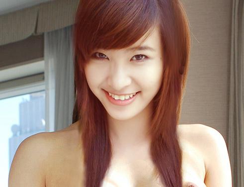 Không vì thất bại này mà Đông Nhi bỏ cuộc. Cô nàng tiếp tục thể hiện khả năng và đam mê ca hát. Năm 2008, cô trở thành ca sĩ độc quyền của công ty Newgen.