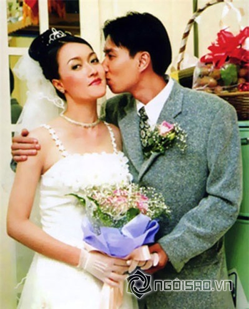 Bức ảnh ngày cưới xuất hiện hiếm hoi trên mạng, giúp người hâm mộ biết được diện mạo đức lang quân của nữ danh hài Vân Dung.