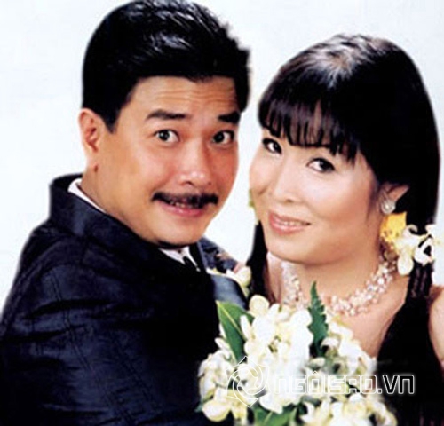 Ảnh cưới hạnh phúc của Lê Tuấn Anh và Hồng Vân. Cả hai đã kết hôn khi mỗi người đều từng 'qua một lần đò' và hiện gia đình của cặp vợ chồng nghệ sĩ đã có thêm thành viên mới