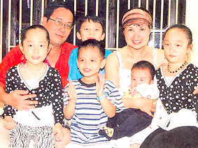 Đạo diễn Tất Bình và diễn viên Lan Hương “Em bé Hà Nội” là một cặp vợ chồng thành danh với nhiều tác phẩm để đời trên màn ảnh Việt.