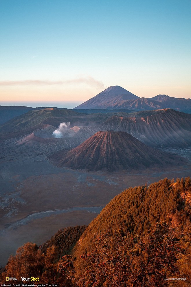 Phong cảnh tuyệt đẹp lúc bình minh tại núi Bromo ở Indonesia.