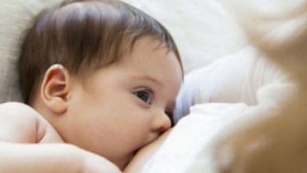 Tắm chung với con gái, mẹ phát hiện điểm bất thường trên ngực nhờ đó cứu sống con-5