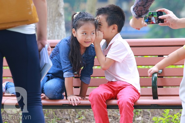 "Cặp đôi oan gia" Chíp và Tốt Ti bất ngờ tình cảm khác thường. Hai nhóc đang thì thầm chuyện gì đây?