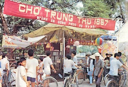 Một cửa hàng Trung thu ở Hà Nội năm 1987- Ảnh tư liệu