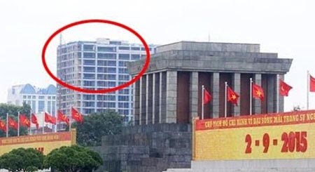 Nhà cao vọt ngay gần Lăng Bác: