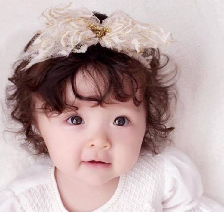 Bé Mộc Trà con Elly Trần