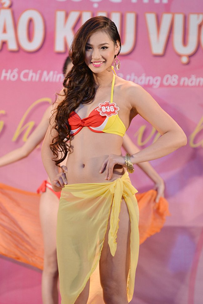 Năm 2012, siêu mẫu Vương Thu Phương trở thành điểm sáng của vòng chung kết Hoa hậu Việt Nam bởi thế hình chuẩn và gương mặt rất hoa hậu.