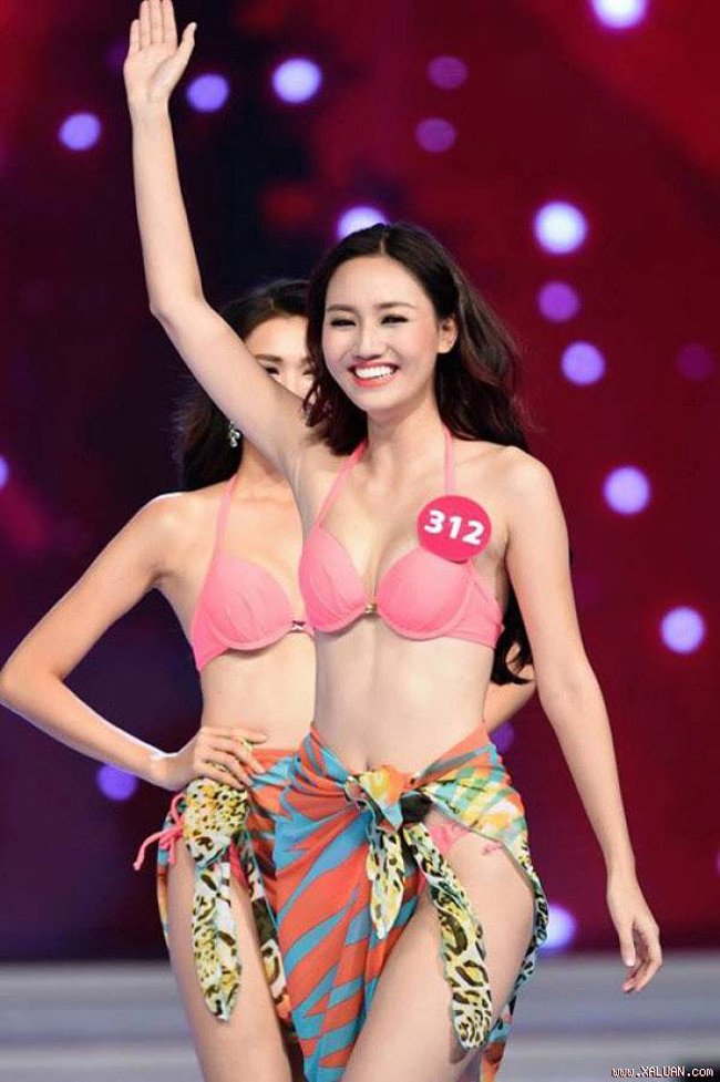 Khác với Phạm Hương, Ngô Trà My chưa từng chinh chiến tại bất cứ đấu trường nhan sắc nào.