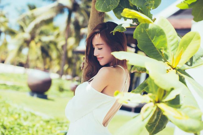 Vẻ đẹp của Elly Trần dường như càng rực rỡ hơn sau khi sinh