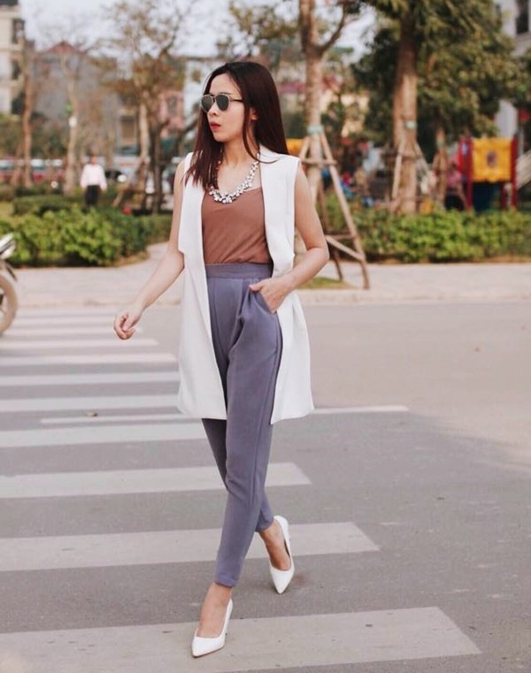 Trẻ trung, thời thượng là điểm dễ nhận thấy của street style cô ca sĩ họ Lưu.