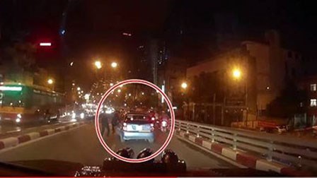 Xe bán tải rượt đuổi taxi “điên” liên quan đến một vụ việc khác?