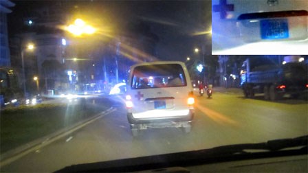 Vụ tai nạn trên cầu vượt: Xe cấp cứu bỏ mặc nạn nhân!?