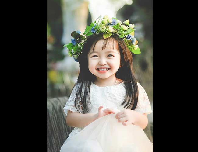 Bé Uyên Nhi còn được mọi người biết đến với cái tên Susu. Có thể nói, những hình ảnh trong sáng, đáng yêu của Susu đã in đậm vào lòng đông đảo cư dân mạng. Hiện cô bé sinh năm 2011 này đã có hẳn một trang cá nhân riêng thu hút tới gần 11.000 người quan tâm, theo dõi.
