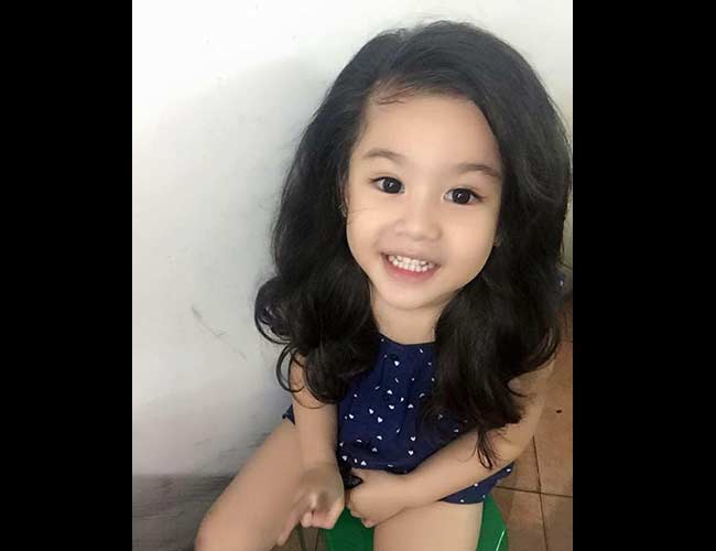 Mỗi lượt chia sẻ những bức ảnh của Yến Trang đều tạo ra cho chủ nhân facebook đó hàng trăm đến hàng nghìn lượt like và bình luận khen ngợi vẻ đáng yêu của cô bé.