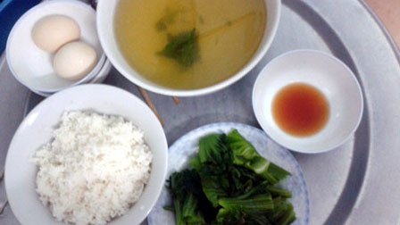 Nếu được để phần một mâm cơm thịt nát cơm tan như thế này, các mẹ sẽ xử lý ra sao?-4